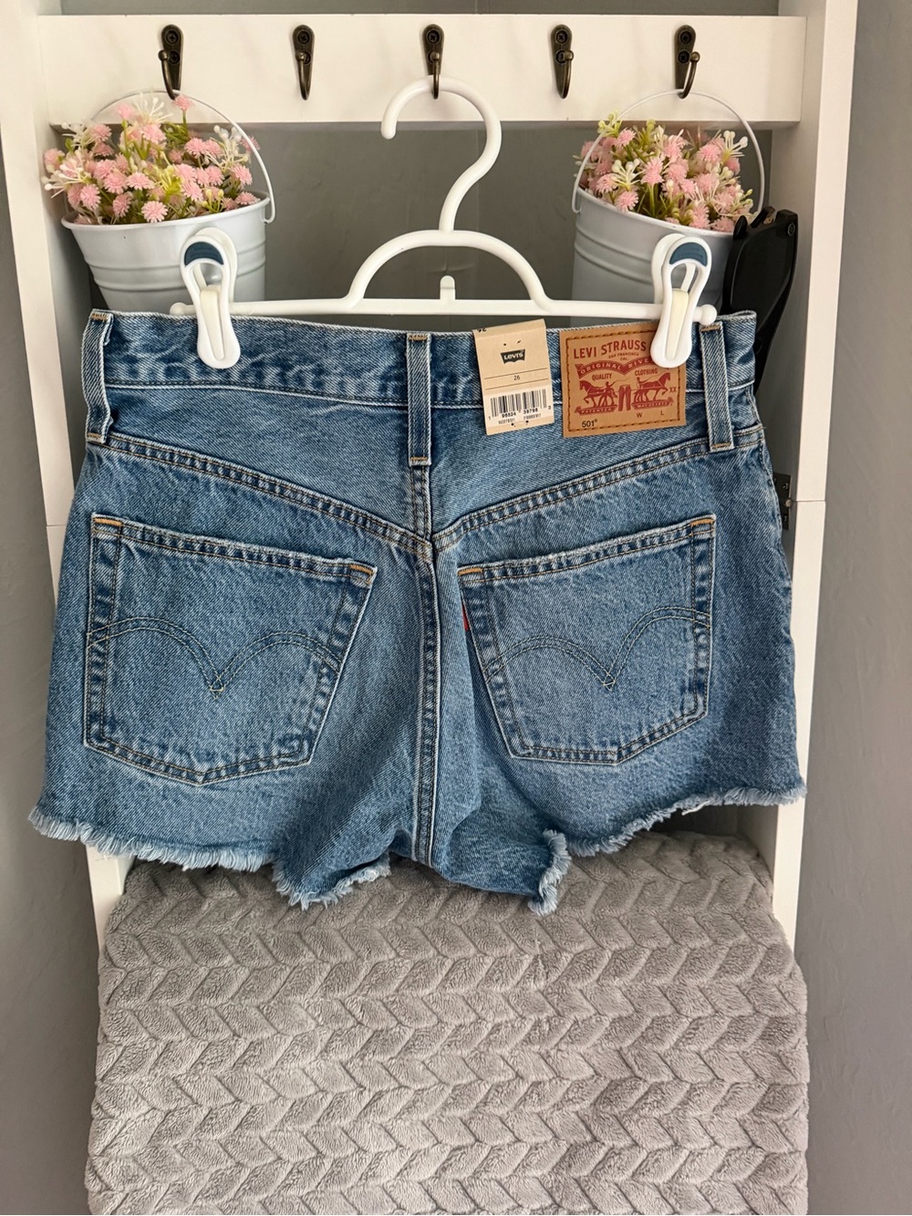 Levi's 501® Original High Rise Shorts - Picture 3 of 5